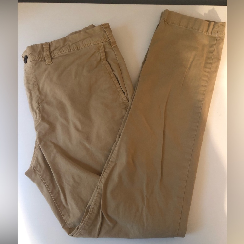 American eagle next level flex slim fit men’s khakis pants.